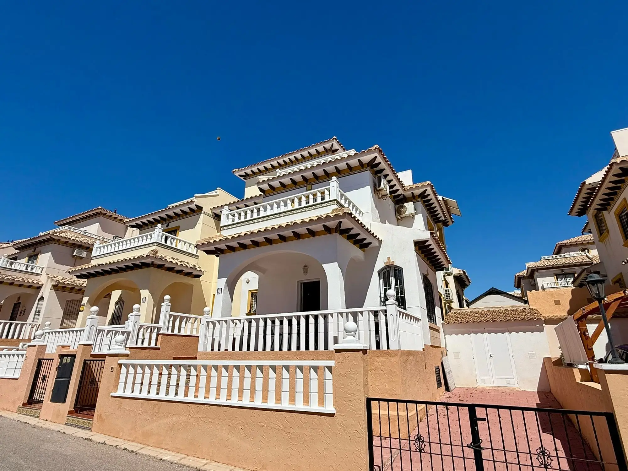 Gerenoveerde quadvilla met zeezicht — Orihuela Costa