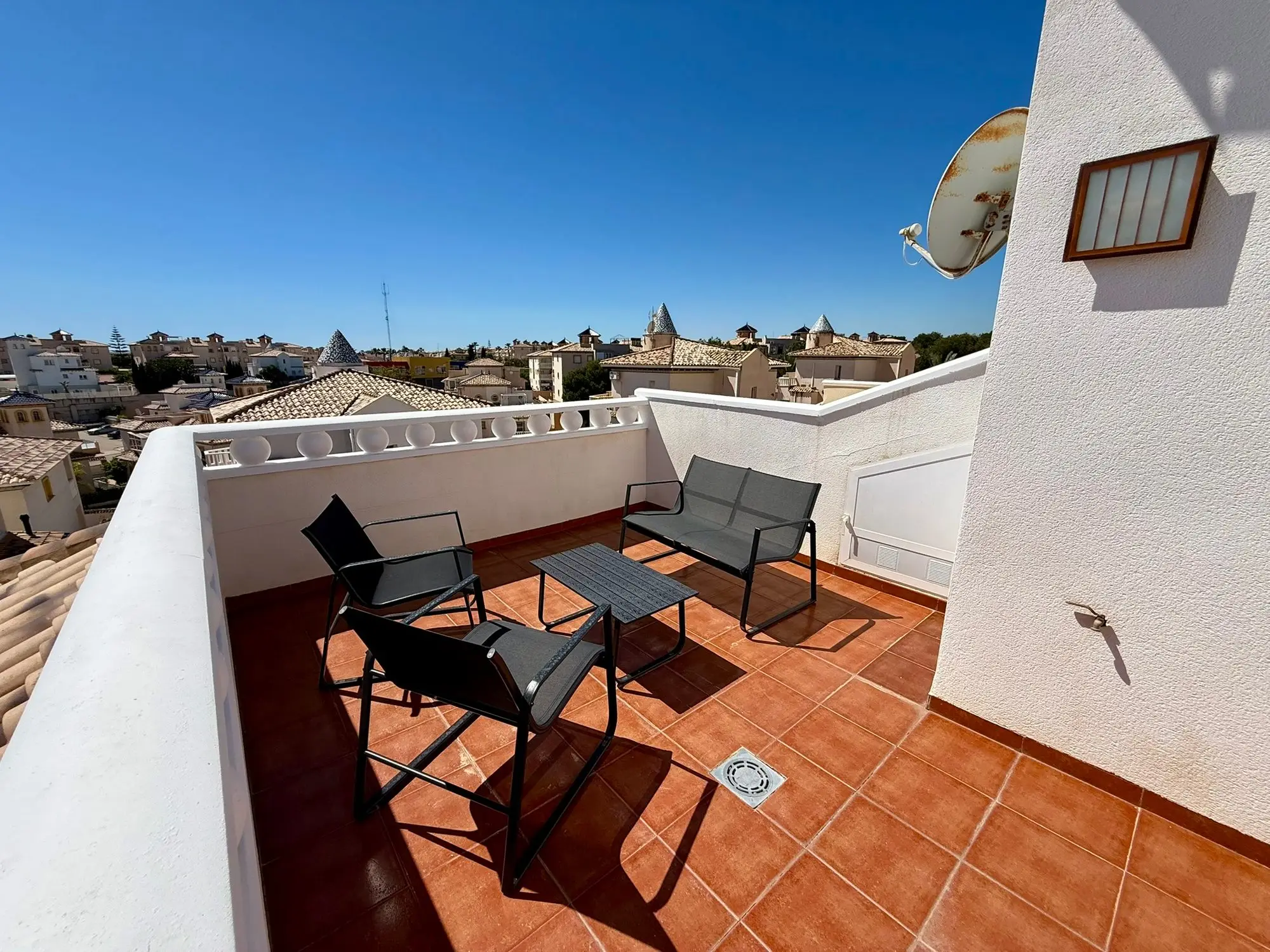 Gerenoveerde quadvilla met zeezicht in Orihuela Costa, foto 4 van 32