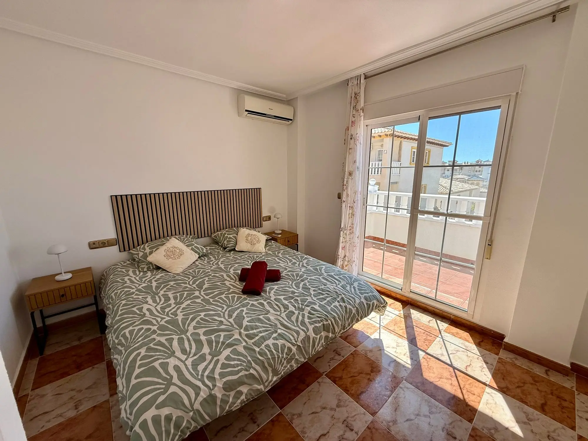 Gerenoveerde quadvilla met zeezicht in Orihuela Costa, foto 15 van 32